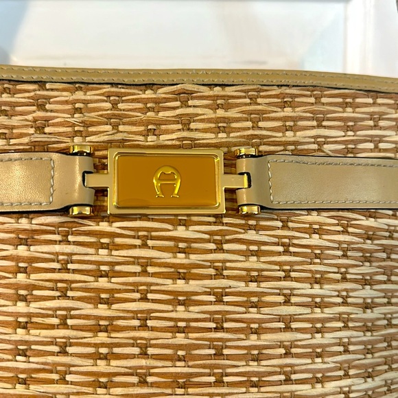 NWOT Etienne Aigner Brown Leather and Wicker Two Side Pockets Zippered Handbag - Picture 6 of 13